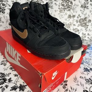 Nike Court Borough mid premium